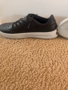 Crocs LiteRide Pacer Sneakers Men’s Size 11 Black White Comfort Shoes NEW